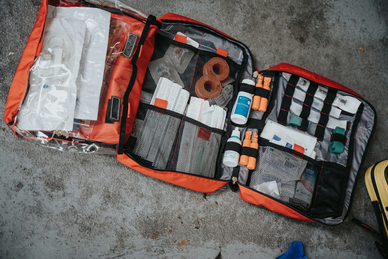 Photo by Mathurin NAPOLY / matnapo orange white and black bag